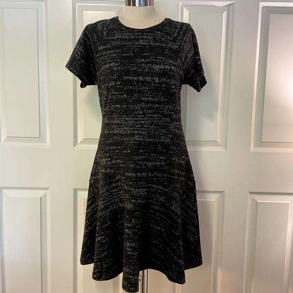 Loft Women's Black and White Knit Drop Waist Dress, size 8 - Picture 1 of 8